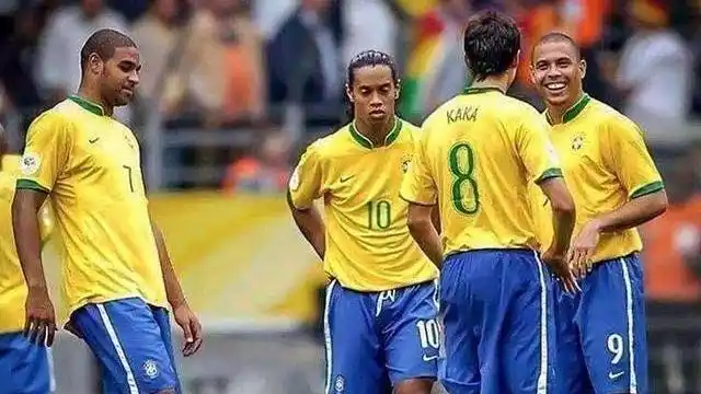 小红书上的外国人问起了中国足球.