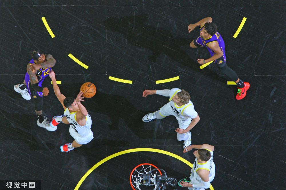 小红书上的外国人问起了中国足球.